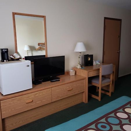 Super 8 By Wyndham Moose Jaw Sk Hotel Buitenkant foto