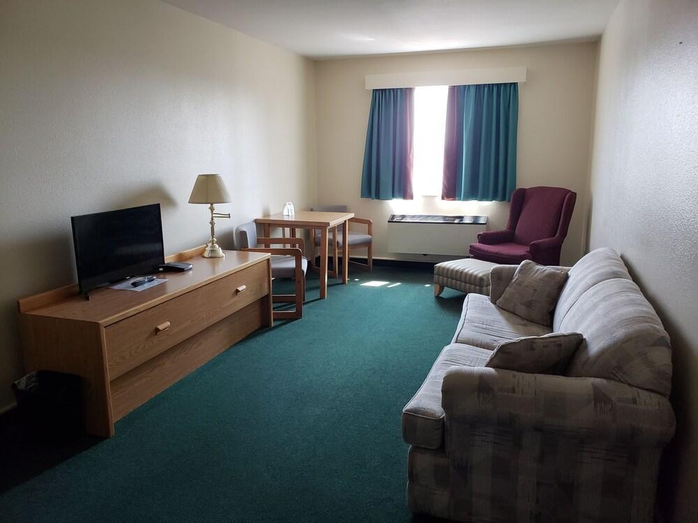 Super 8 By Wyndham Moose Jaw Sk Hotel Buitenkant foto