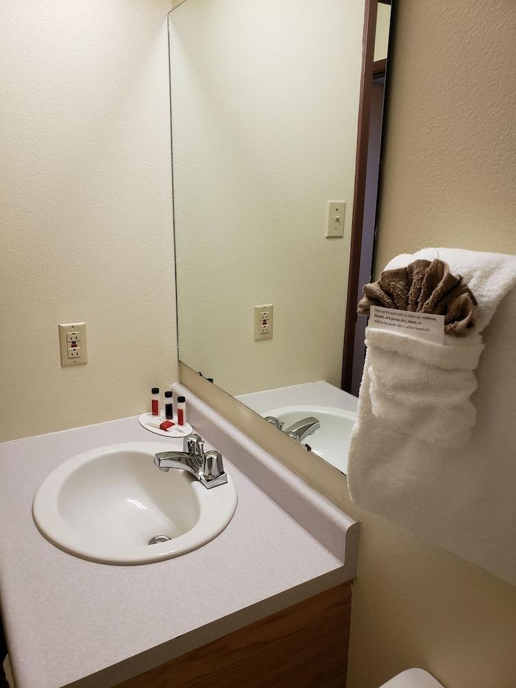 Super 8 By Wyndham Moose Jaw Sk Hotel Buitenkant foto