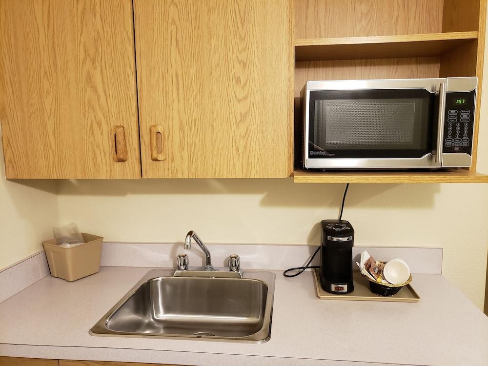 Super 8 By Wyndham Moose Jaw Sk Hotel Buitenkant foto