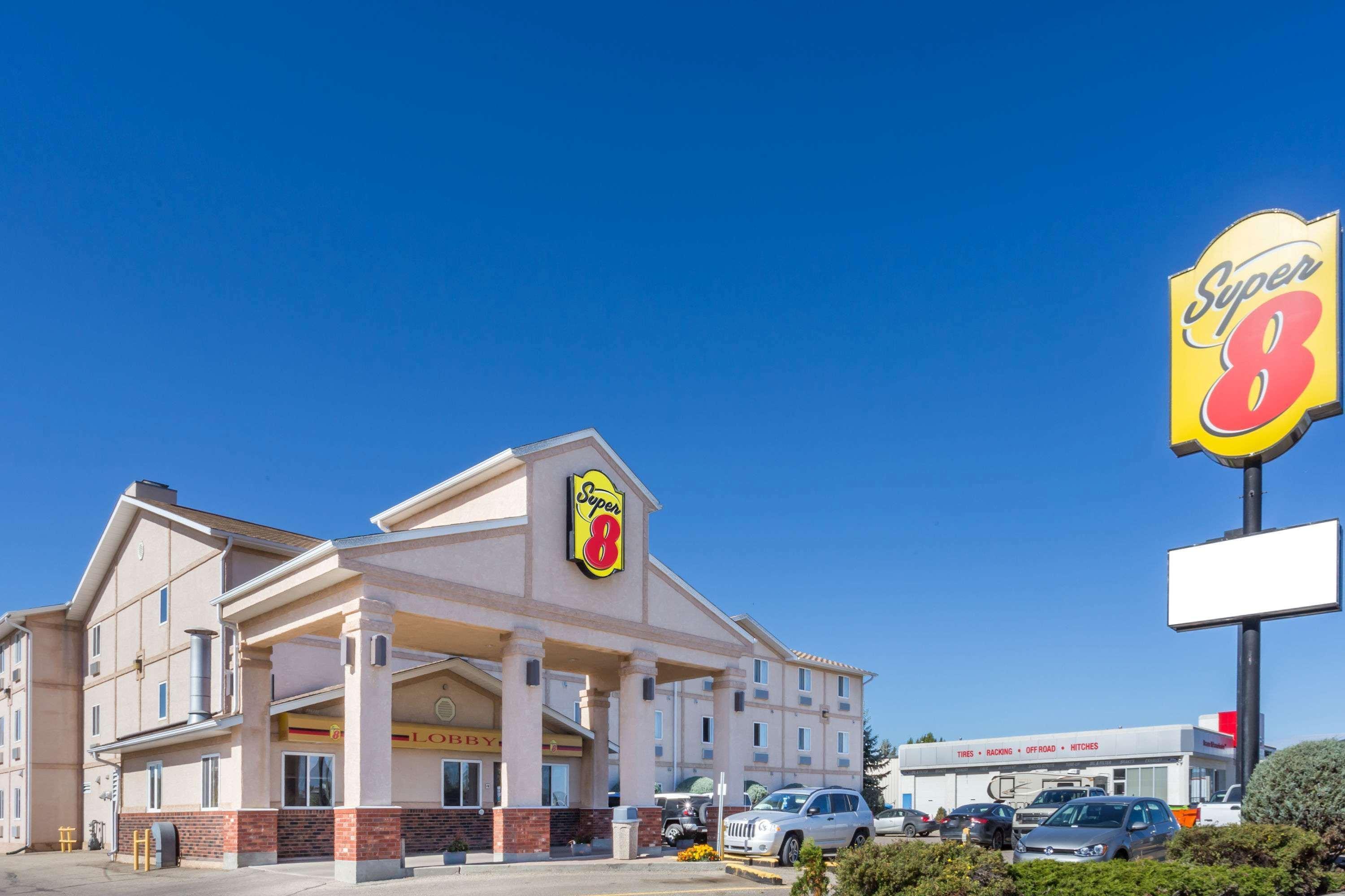 Super 8 By Wyndham Moose Jaw Sk Hotel Buitenkant foto
