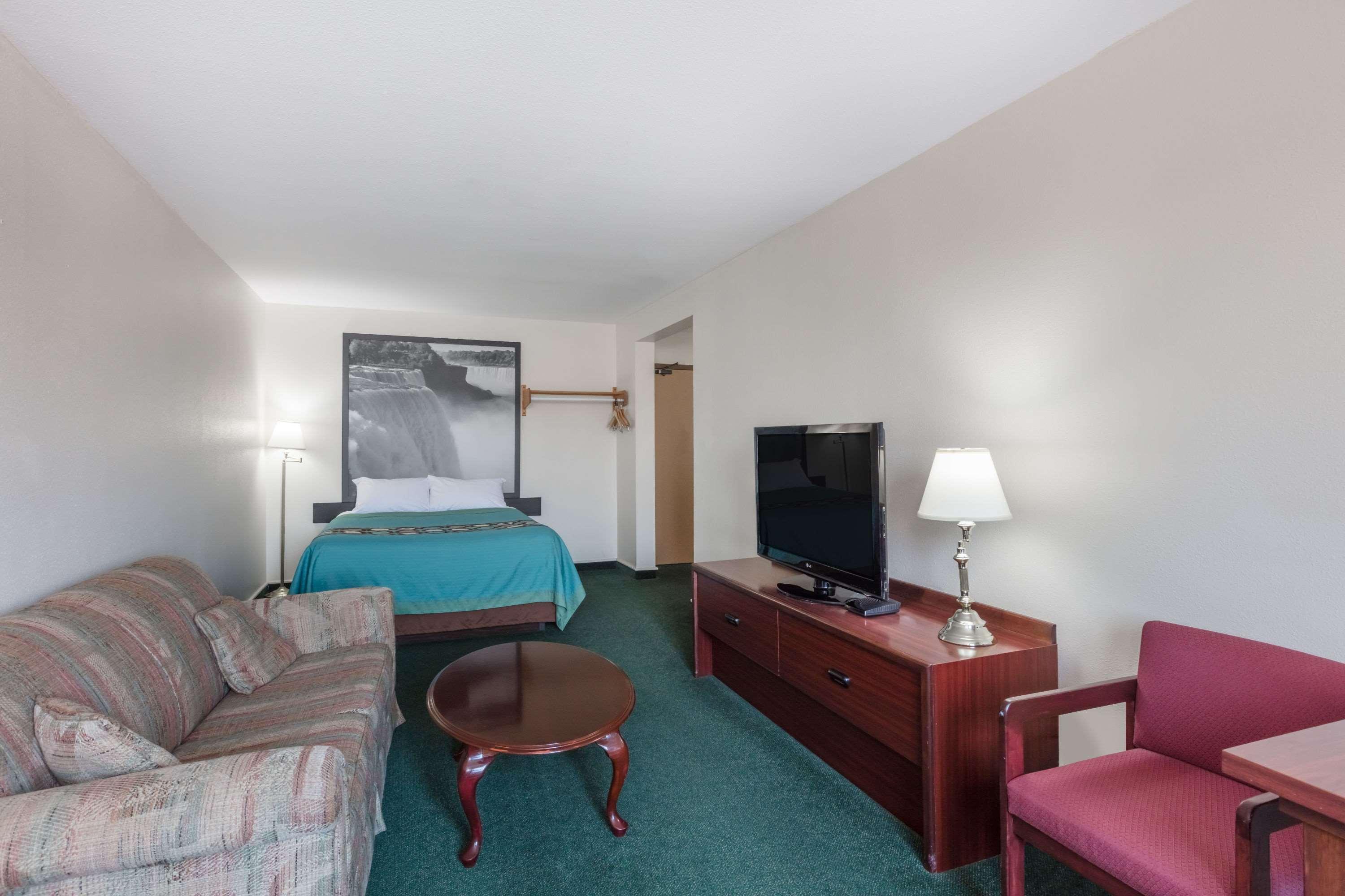 Super 8 By Wyndham Moose Jaw Sk Hotel Buitenkant foto