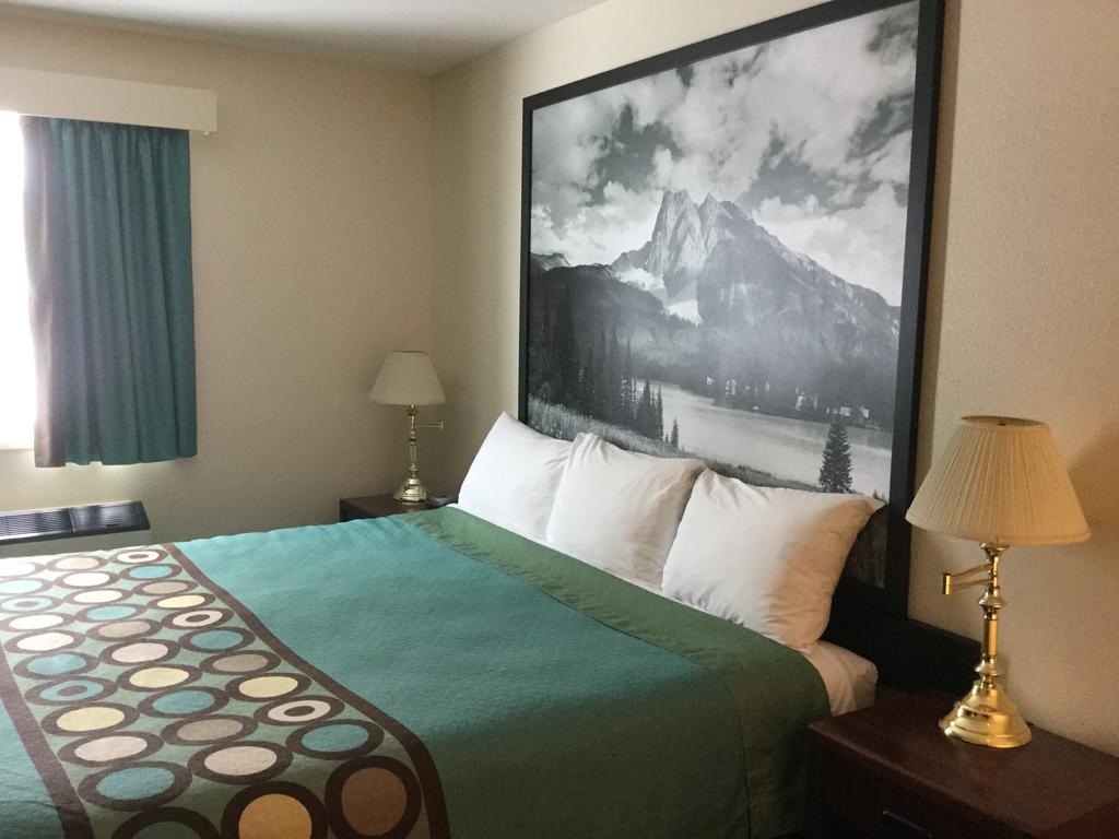 Super 8 By Wyndham Moose Jaw Sk Hotel Buitenkant foto