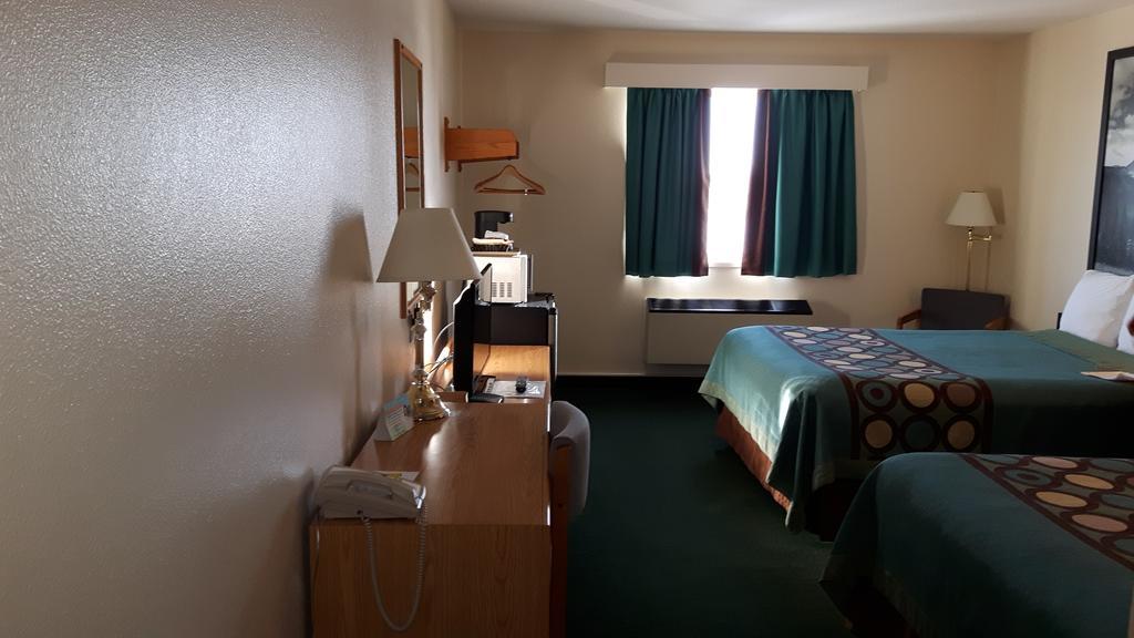 Super 8 By Wyndham Moose Jaw Sk Hotel Buitenkant foto