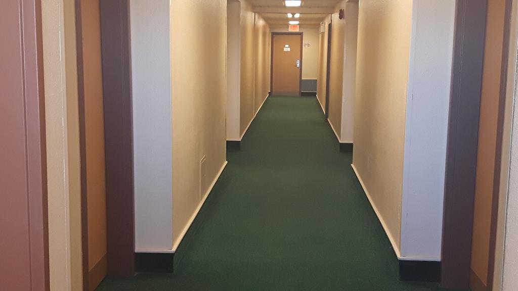 Super 8 By Wyndham Moose Jaw Sk Hotel Buitenkant foto