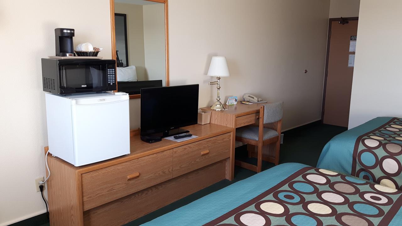 Super 8 By Wyndham Moose Jaw Sk Hotel Buitenkant foto