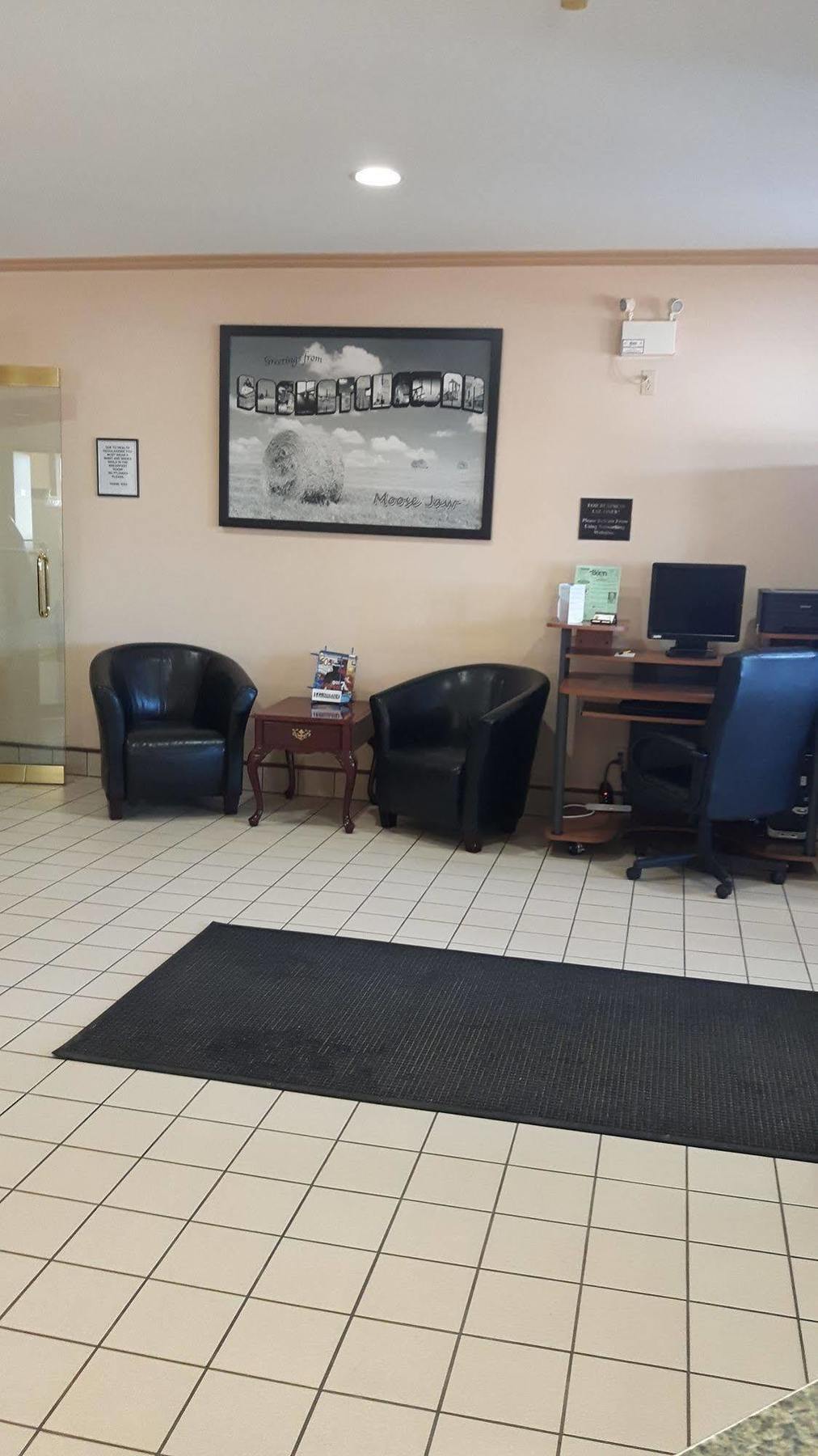 Super 8 By Wyndham Moose Jaw Sk Hotel Buitenkant foto
