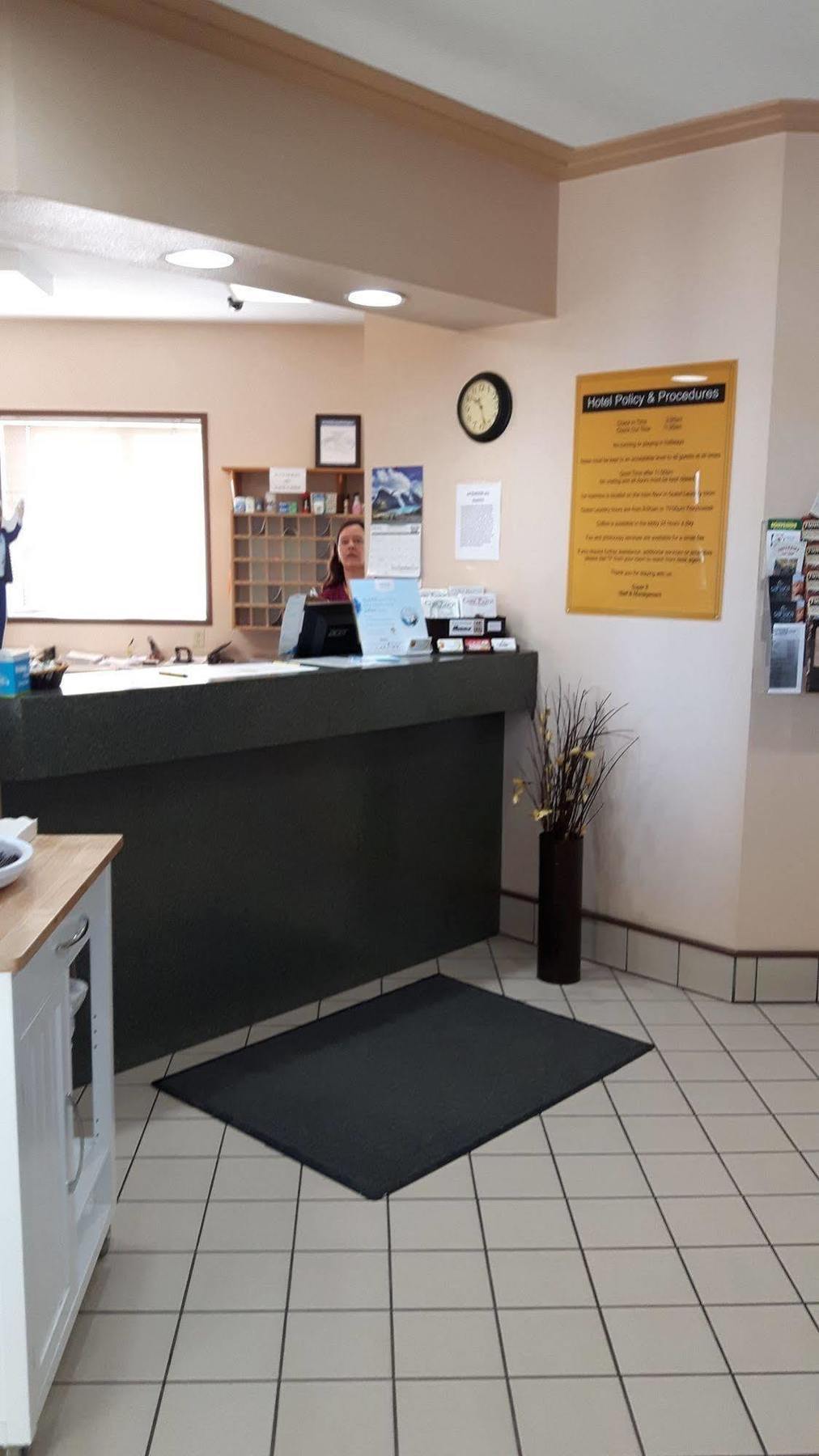 Super 8 By Wyndham Moose Jaw Sk Hotel Buitenkant foto